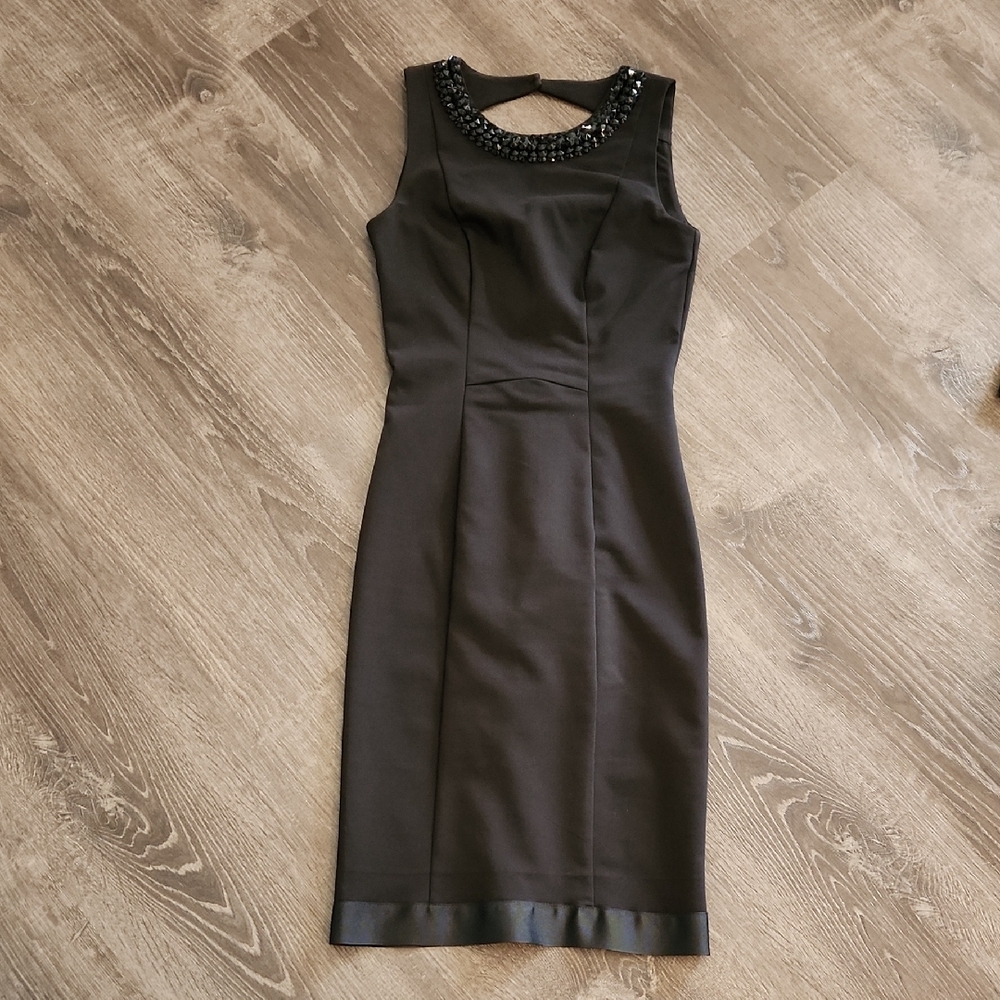 Black Sleeveless Sheath Cocktail Dress